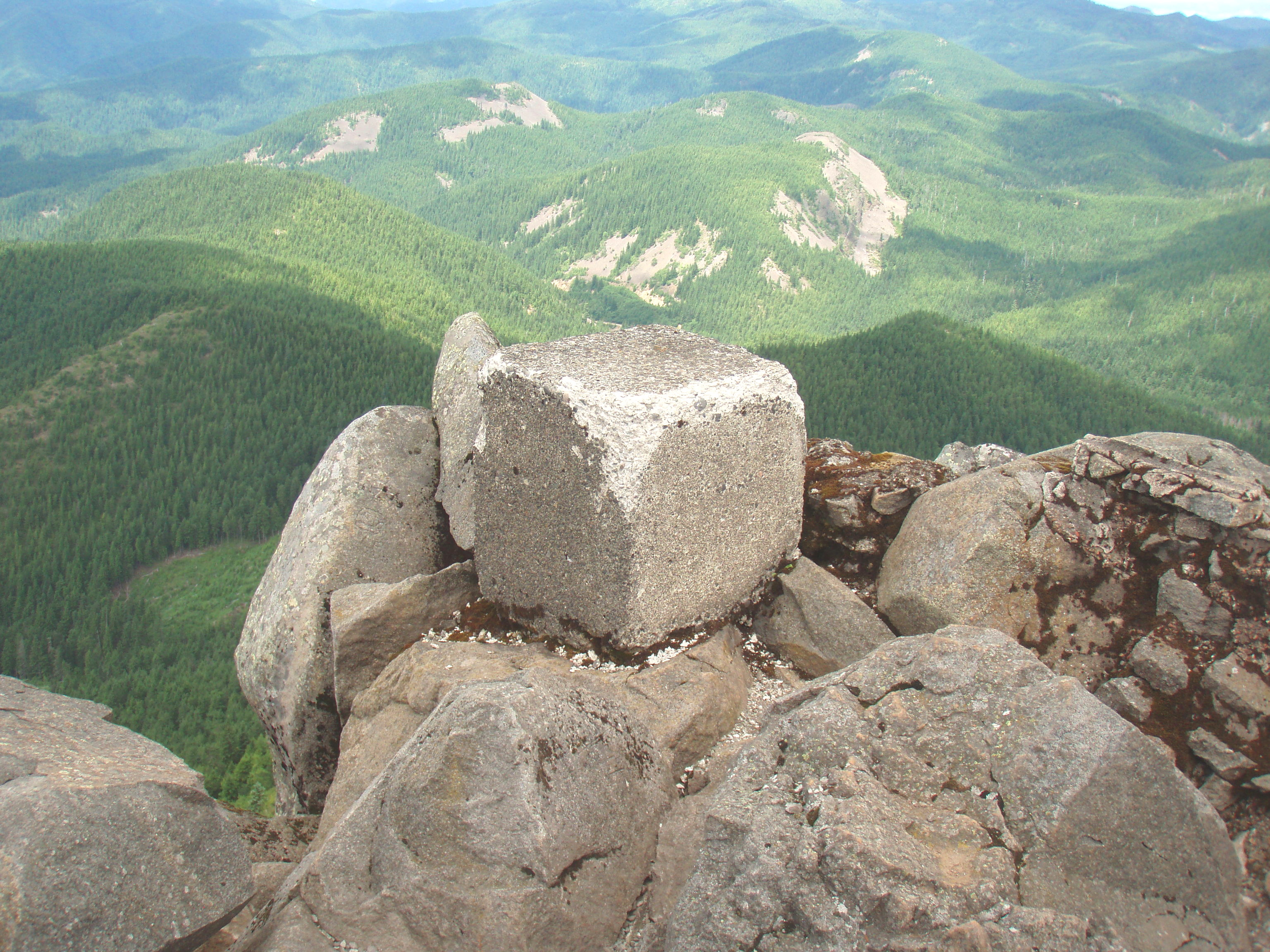 footing of lookout structure